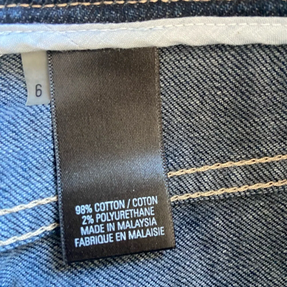 Tahari womens jeans size 6 dark wash denim closet staple straight leg - Picture 5 of 6